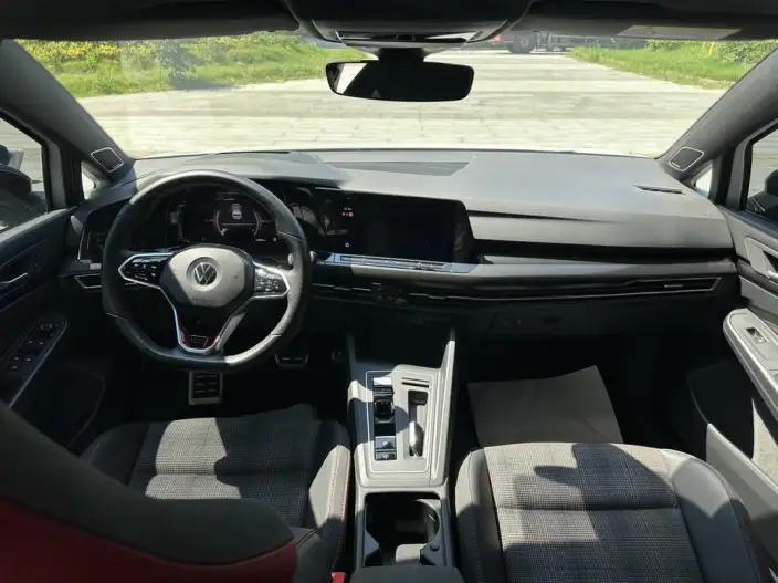 Volkswagen Golf GTI 2021 Model 380TSI DSG GTI – фото 9