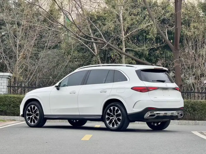 Mercedes-Benz GLC 2023 Model Facelift GLC 260 L 4MATIC Dynamic Model 5 seat – фото 4