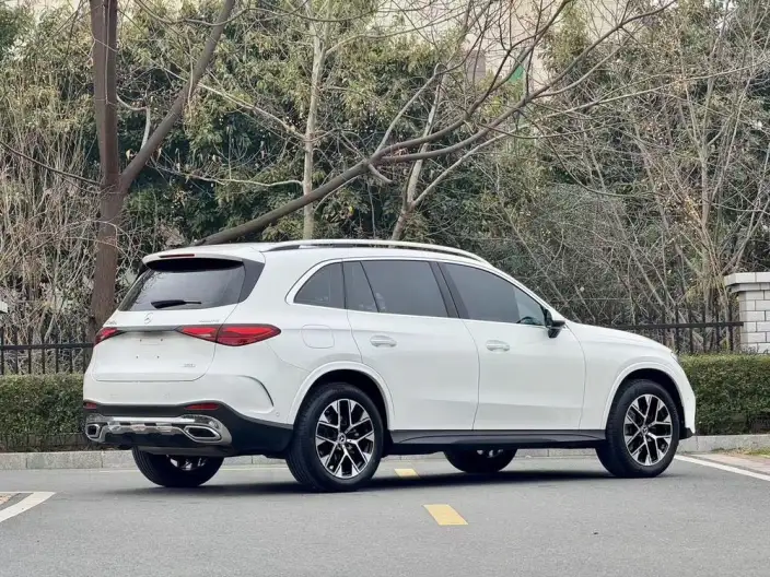 Mercedes-Benz GLC 2023 Model Facelift GLC 260 L 4MATIC Dynamic Model 5 seat – фото 5