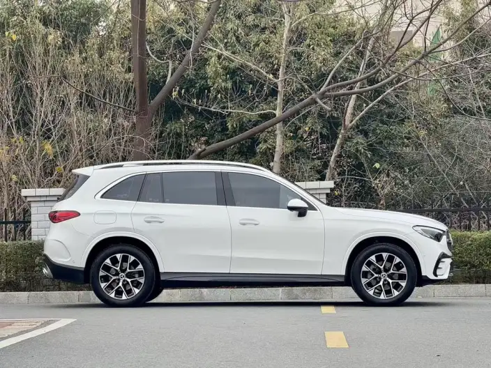 Mercedes-Benz GLC 2023 Model Facelift GLC 260 L 4MATIC Dynamic Model 5 seat – фото 6