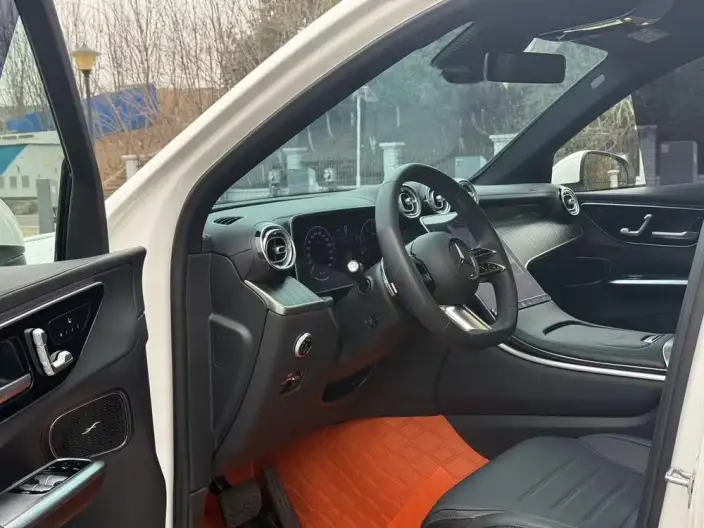 Mercedes-Benz GLC 2023 Model Facelift GLC 260 L 4MATIC Dynamic Model 5 seat – фото 8