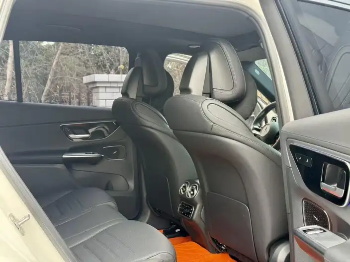 Mercedes-Benz GLC 2023 Model Facelift GLC 260 L 4MATIC Dynamic Model 5 seat – фото 9
