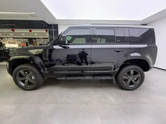 Land Rover Defender 2025 Model 110 3.0T P400 HSE X-Dynamic – фото 4