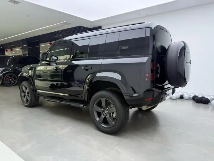 Land Rover Defender 2025 Model 110 3.0T P400 HSE X-Dynamic – фото 5