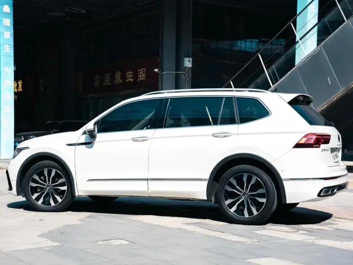 Volkswagen Tiguan L 2022 Model 330TSI Automatic 2WD R-Line Enjoy the version more – фото 3