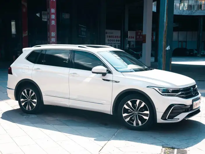 Volkswagen Tiguan L 2022 Model 330TSI Automatic 2WD R-Line Enjoy the version more – фото 6