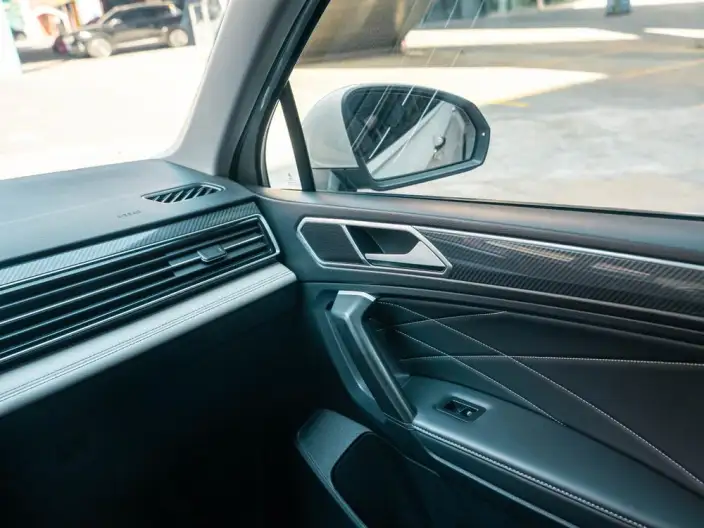 Volkswagen Tiguan L 2022 Model 330TSI Automatic 2WD R-Line Enjoy the version more – фото 8