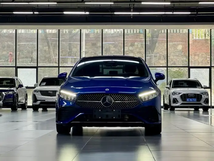 Mercedes-Benz A-class 2023 Model A 200 L Sports sedan Fashion Edition – фото 2