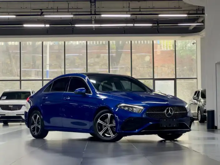 Mercedes-Benz A-class 2023 Model A 200 L Sports sedan Fashion Edition – фото 3