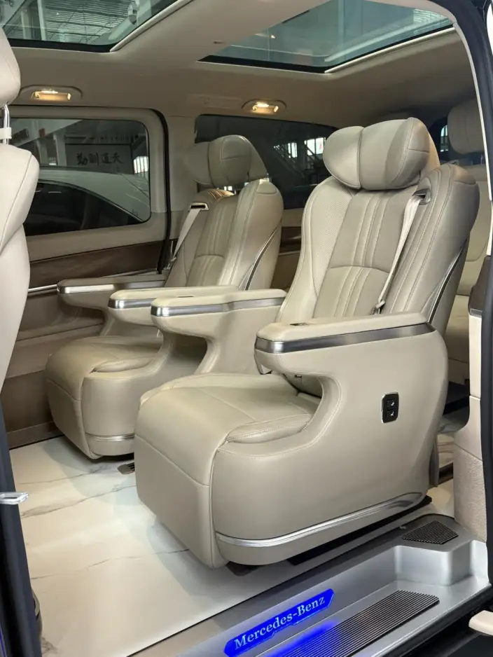 Mercedes-Benz V-Class 2024 Model V 300 Pilot Edition – фото 9