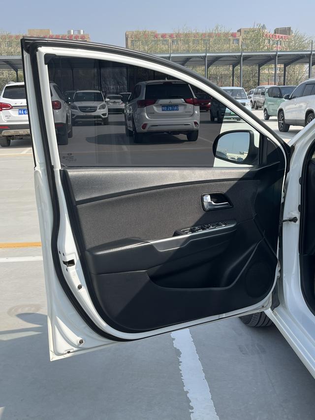 KIA K2 2015 модификация Тройная литиевая батарея кузов 1.4L MT TOP – фото 9