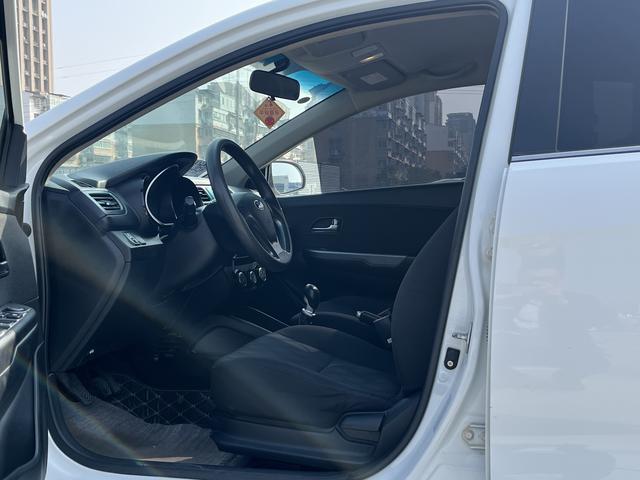 KIA K2 2015 модификация Тройная литиевая батарея кузов 1.4L MT TOP – фото 11