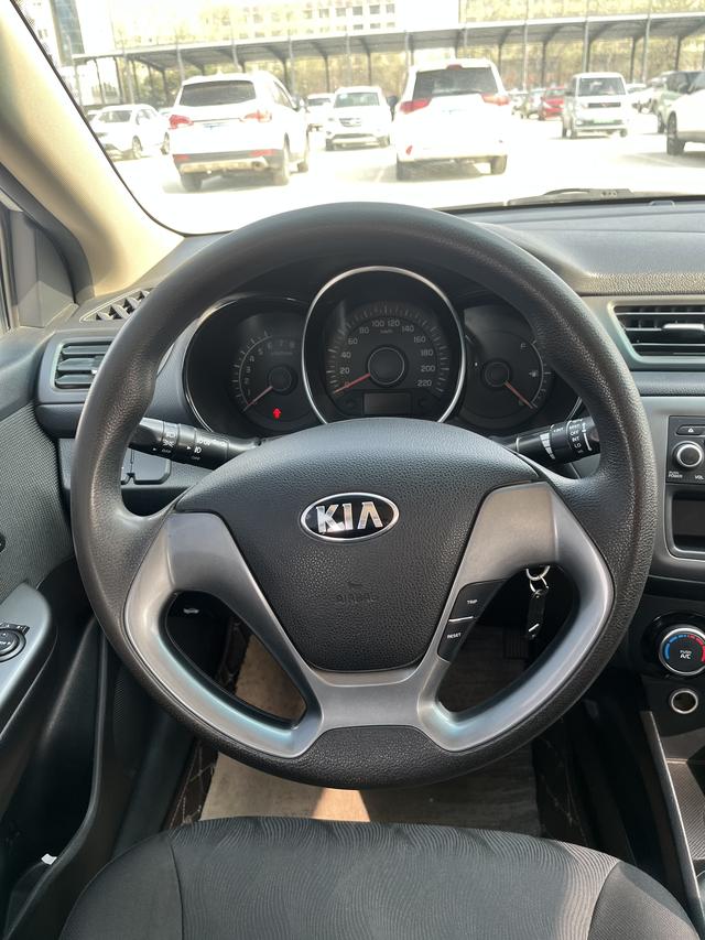 KIA K2 2015 модификация Тройная литиевая батарея кузов 1.4L MT TOP – фото 18