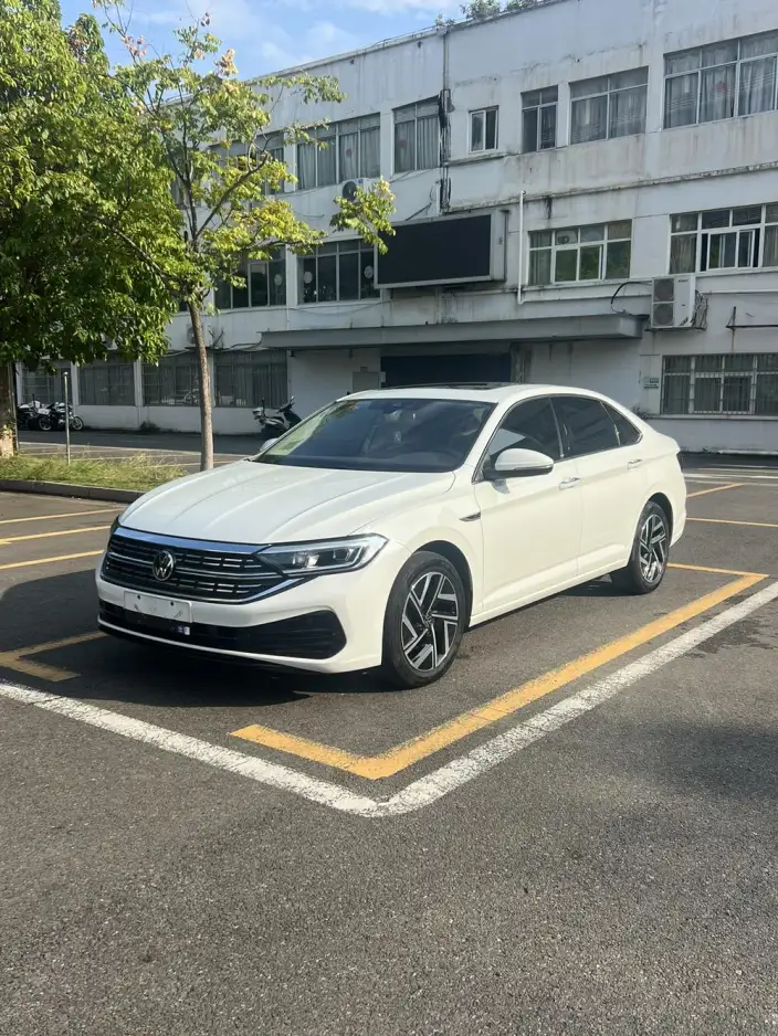 Volkswagen Sagitar 2023 Model 300TSI DSG Beyond Edition – фото 1