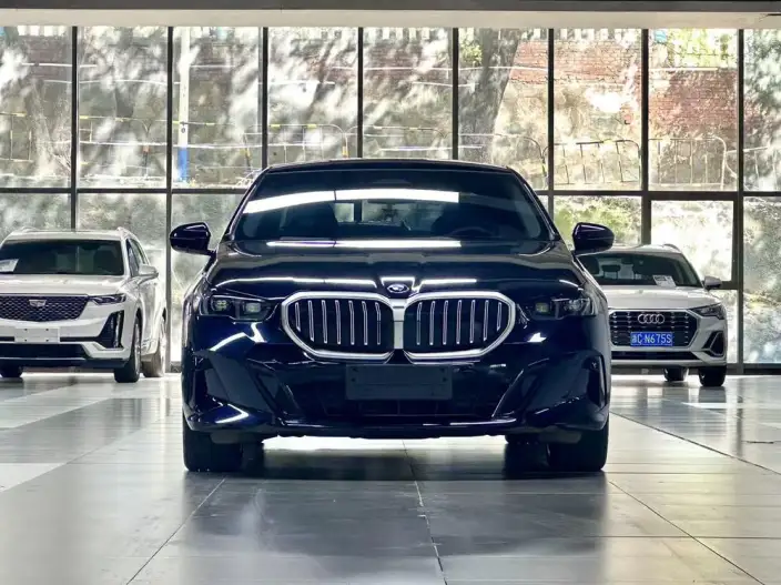 BMW 5 Series 2025 Model Facelift 530Li Exclusive Model M Sports Set – фото 2