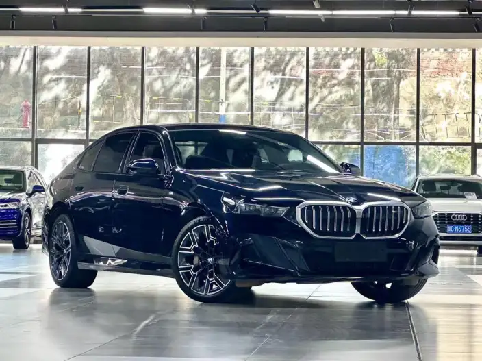 BMW 5 Series 2025 Model Facelift 530Li Exclusive Model M Sports Set – фото 3