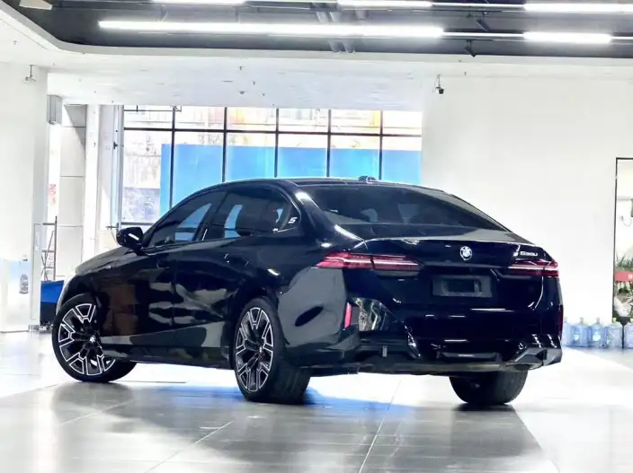 BMW 5 Series 2025 Model Facelift 530Li Exclusive Model M Sports Set – фото 5