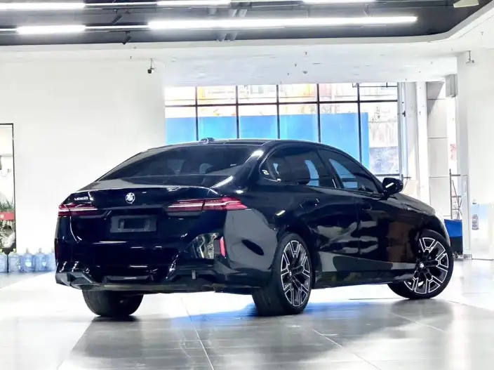 BMW 5 Series 2025 Model Facelift 530Li Exclusive Model M Sports Set – фото 6