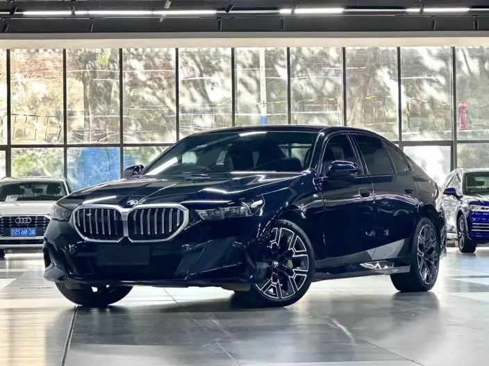 BMW 5 Series 2025 Model Facelift 530Li Exclusive Model M Sports Set – фото 10
