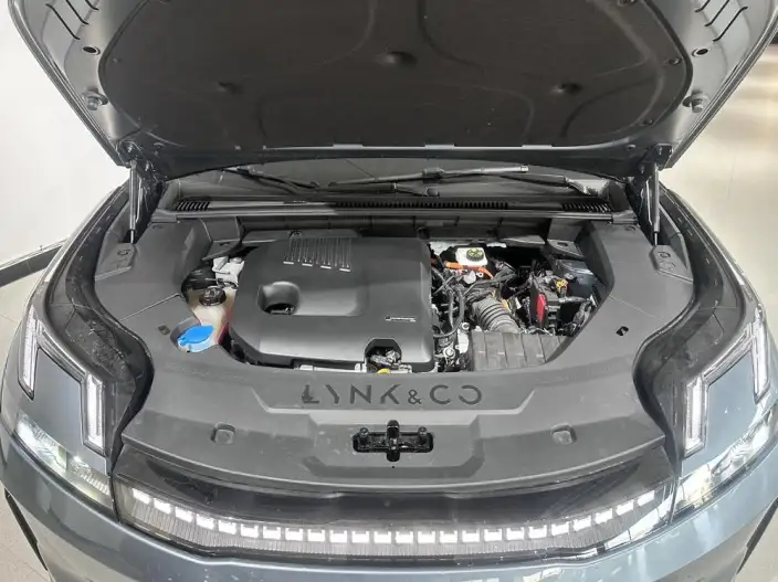 Lynk & Co 08 EM-P 2025 Model 220 4WD Performance Halo – фото 5