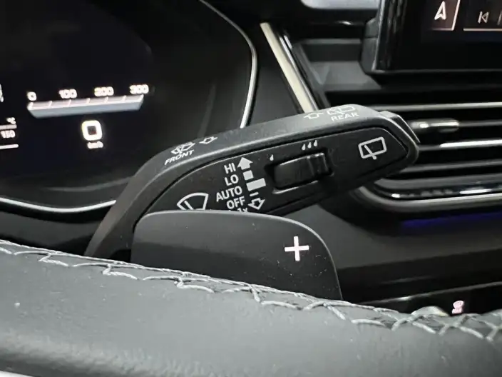 Audi Q5L 2025 Model quattro 45th Anniversary Collector Edition Edition 40TFSI Luxury Dynamic Model – фото 7