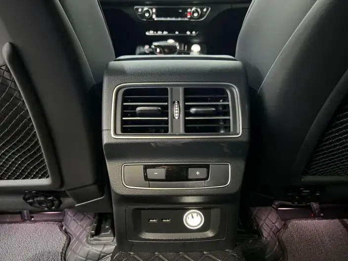 Audi Q5L 2025 Model quattro 45th Anniversary Collector Edition Edition 40TFSI Luxury Dynamic Model – фото 9