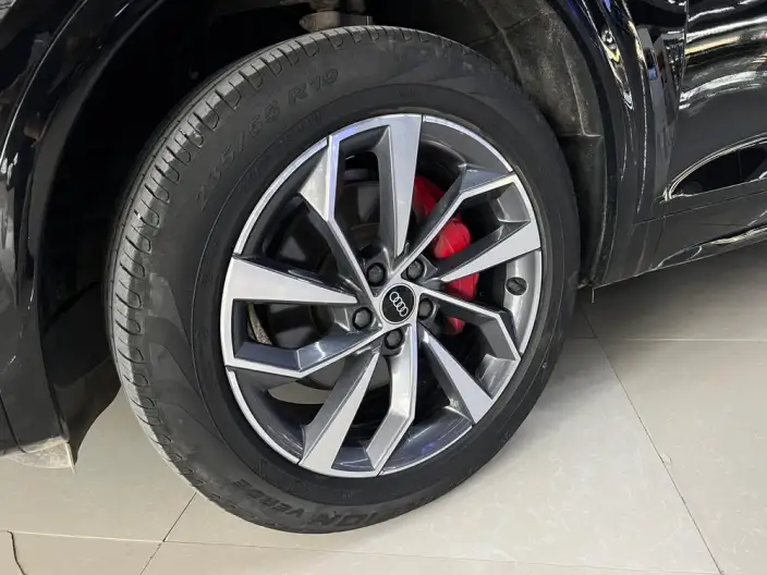 Audi Q5L 2025 Model quattro 45th Anniversary Collector Edition Edition 40TFSI Luxury Dynamic Model – фото 10