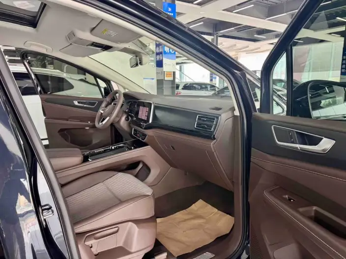 Viloran 2023 Model Facelift 330TSI Business Edition – фото 9