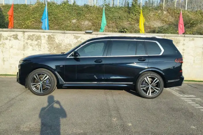 BMW X7 2024 Model xDrive40i Exclusive Model M Sports Set 6 seat – фото 3