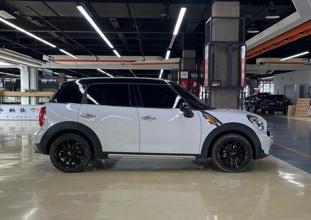 MINI COUNTRYMAN 2014 1.6T COOPER ALL4 Fun – фото 9