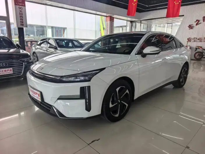 Geely Galaxy L6 2023 Model 1.5T DHT 60km AIR – фото 1