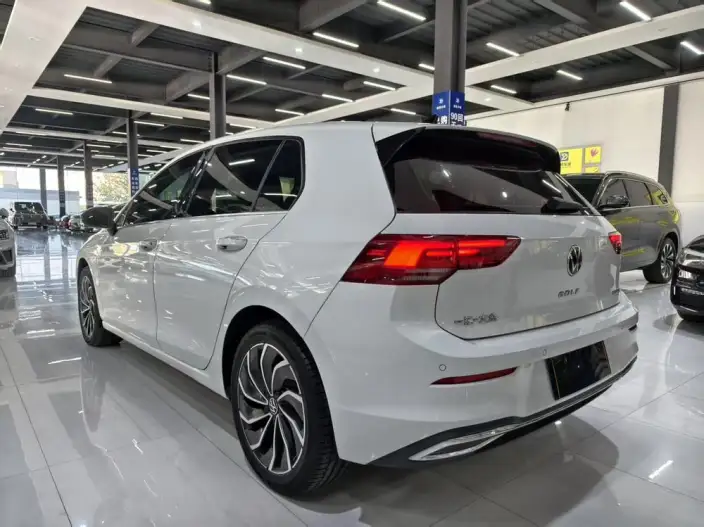 Volkswagen Golf 2021 Model 280TSI DSG 30th Anniversary Memorial Edition – фото 4
