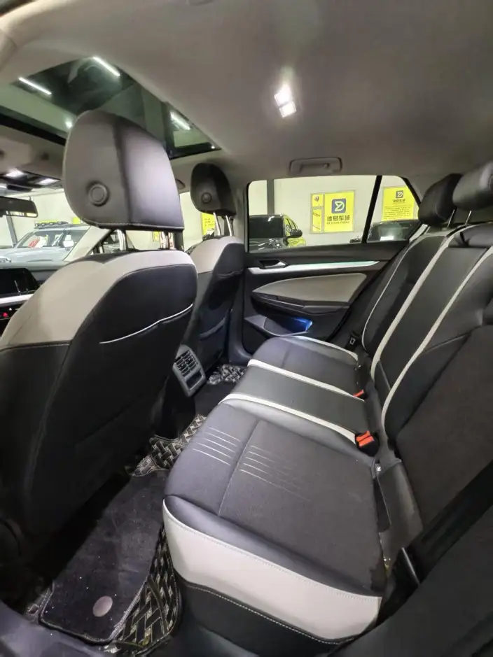 Volkswagen Golf 2021 Model 280TSI DSG 30th Anniversary Memorial Edition – фото 9