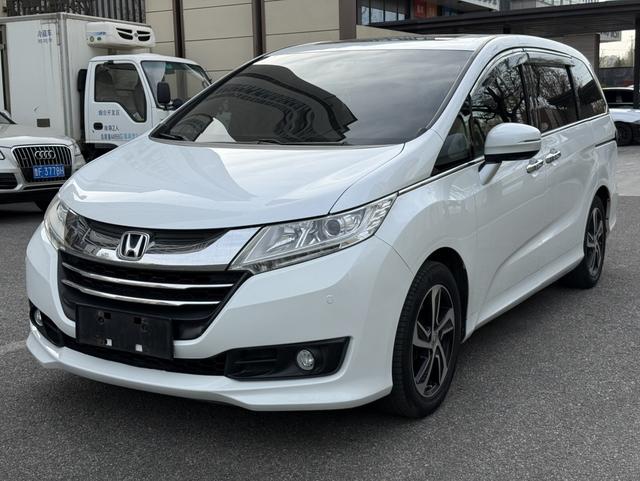 Honda Odyssey 2015 модификация 2.4L Deluxe Edition – фото 1