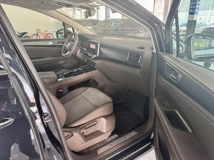 Viloran 2023 Model Facelift 330TSI Business Edition – фото 7