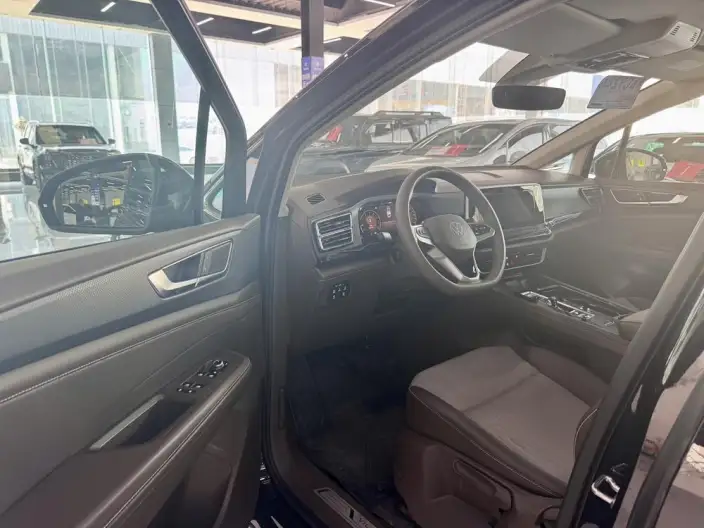 Viloran 2023 Model Facelift 330TSI Business Edition – фото 9
