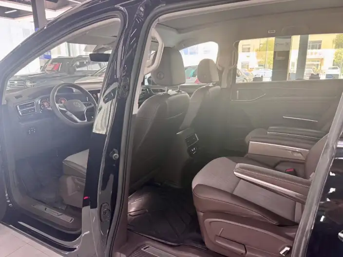 Viloran 2023 Model Facelift 330TSI Business Edition – фото 10