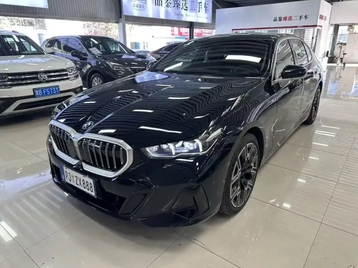 BMW 5 Series 2025 Model 530Li Exclusive Model M Sports Set – фото 1