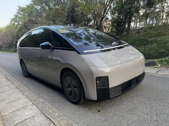 Li Auto MEGA 2025 Model Home Family Special Edition – фото 2