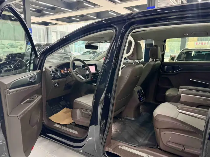 Viloran 2023 Model Facelift 330TSI Business Edition – фото 7