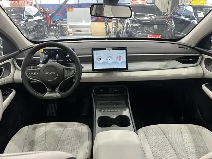 BYD Seal 05DM 2026 Model DM-i 128KM Luxury Model – фото 7