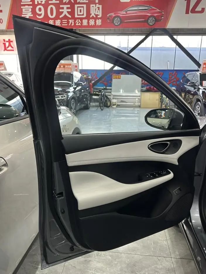 BYD Seal 05DM 2026 Model DM-i 128KM Luxury Model – фото 9