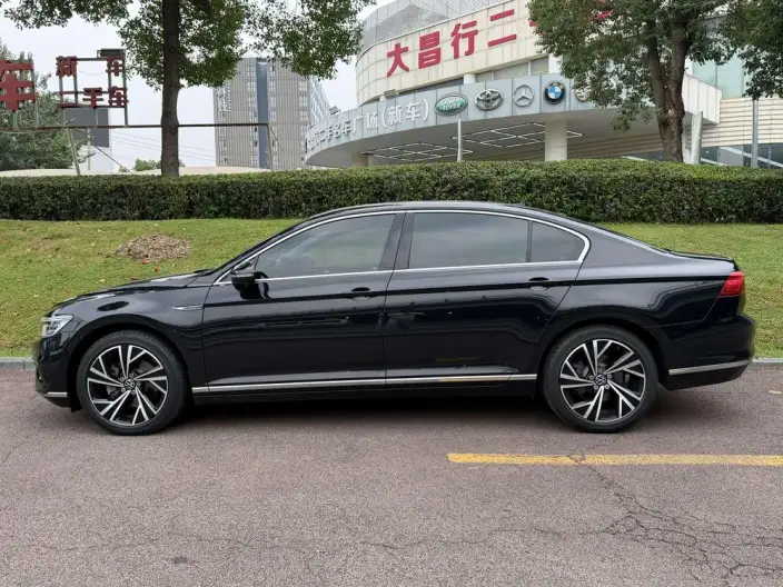 Volkswagen Magotan 2021 Model 330TSI DSG 30th Anniversary Memorial Edition – фото 3