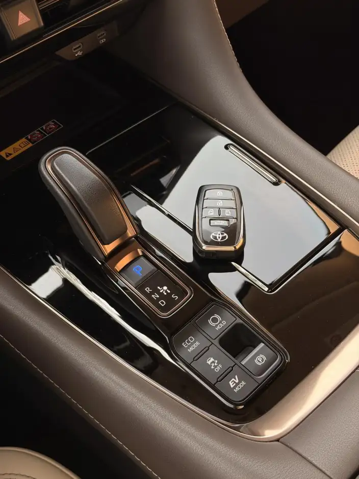 Elfa 2023 Model 2.5L Intelligent Hybrid 4WD Premium – фото 5