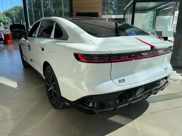 VOYAH Pursuit PHEV 2024 Model Ultra-long Endurance 4WD Executive Edition – фото 4
