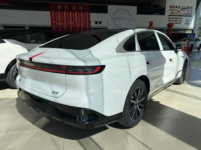VOYAH Pursuit PHEV 2024 Model Ultra-long Endurance 4WD Executive Edition – фото 6