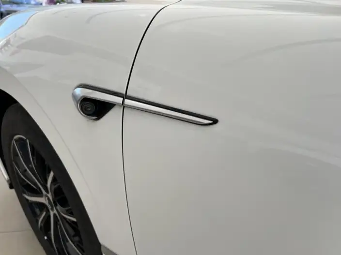 VOYAH Pursuit PHEV 2024 Model Ultra-long Endurance 4WD Executive Edition – фото 10
