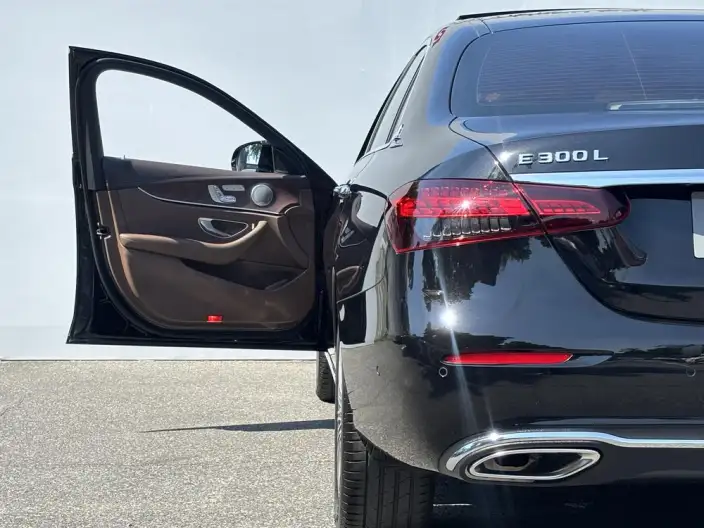 Mercedes-Benz E-Class 2023 Model E 300 L Luxury Model sedan – фото 6