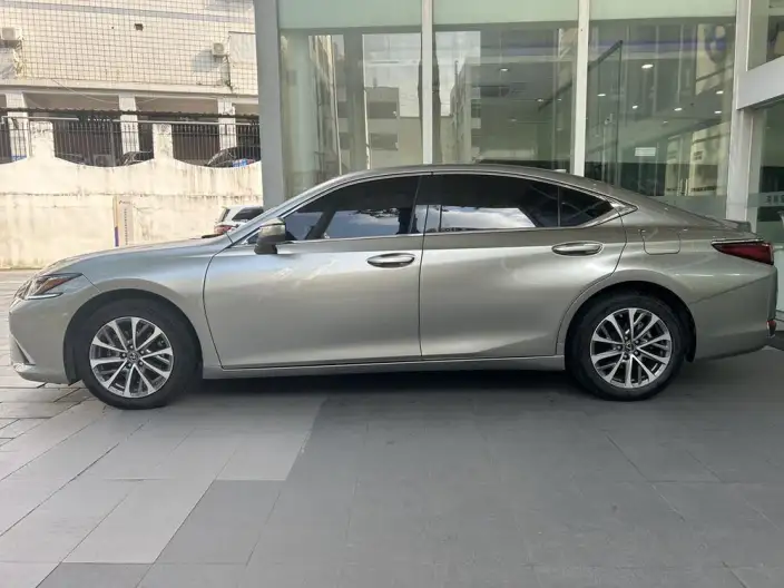 Lexus ES 2022 Model 200 Superior Edition – фото 3