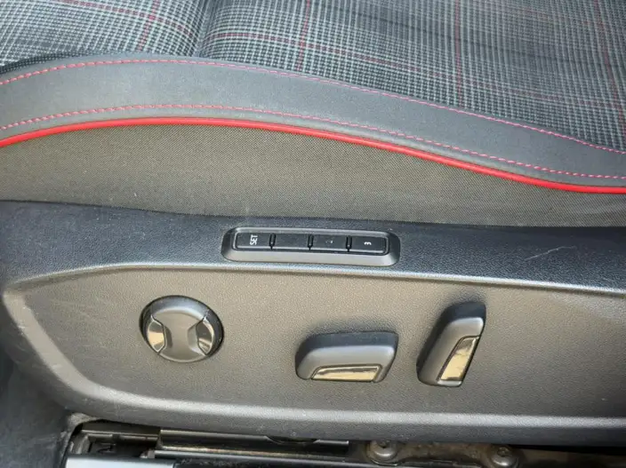 Volkswagen Golf GTI 2021 Model 380TSI DSG GTI – фото 9